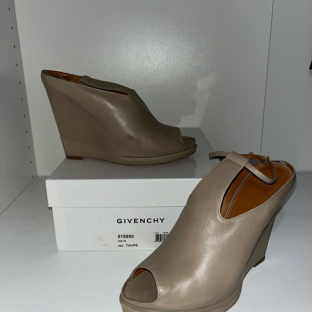 Givenchy Taupe leather wedge